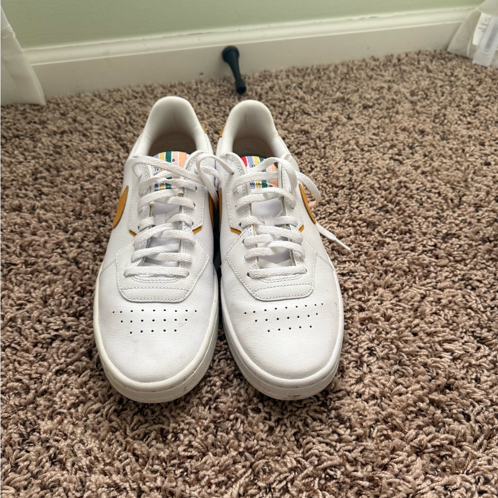Nike White Sneakers Classic Minimalist Design